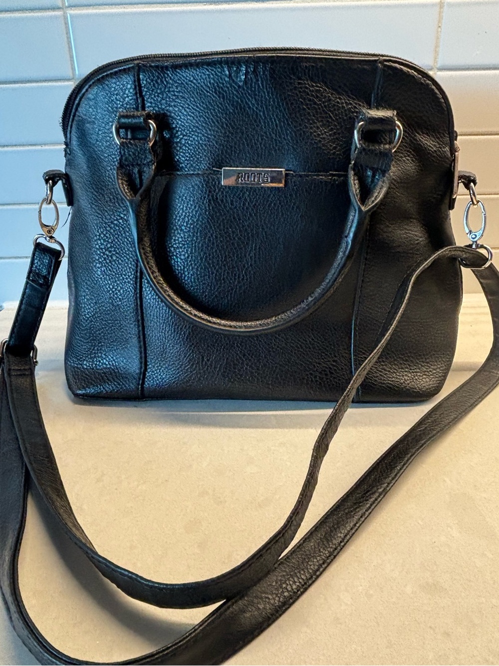 ♠️5/$25♠️Roots-Vintage Leather Crossbody Bag- imperfection in photo 3